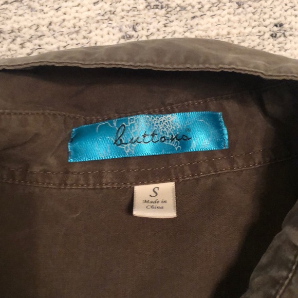 Green button up - Picture 3 of 4